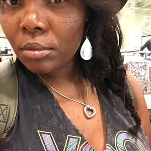 Meet your Posher, Janea